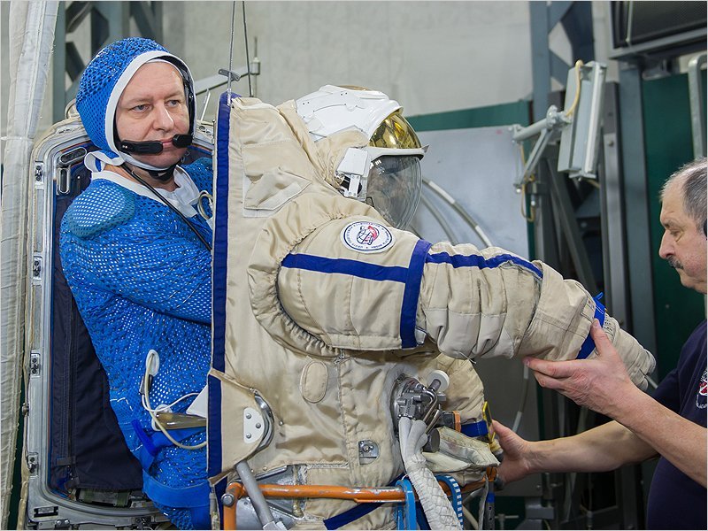 Николай Тихонов и Андрей Бабкин допущены к работе в открытом космосе