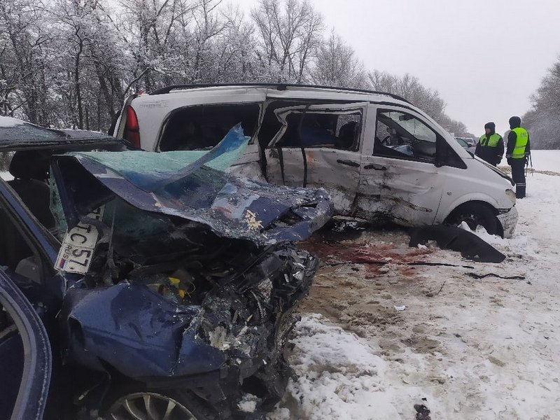 Трое погибших, семеро  пострадавших: недалеко от Орла разбился микроавтобус с украинцами