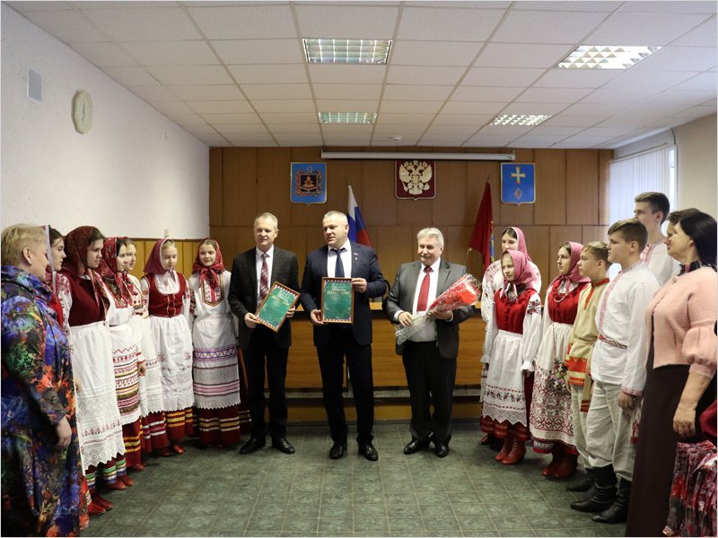 Брянские единороссы поздравили погарский «Ручеёк» с победой на международном конкурсе