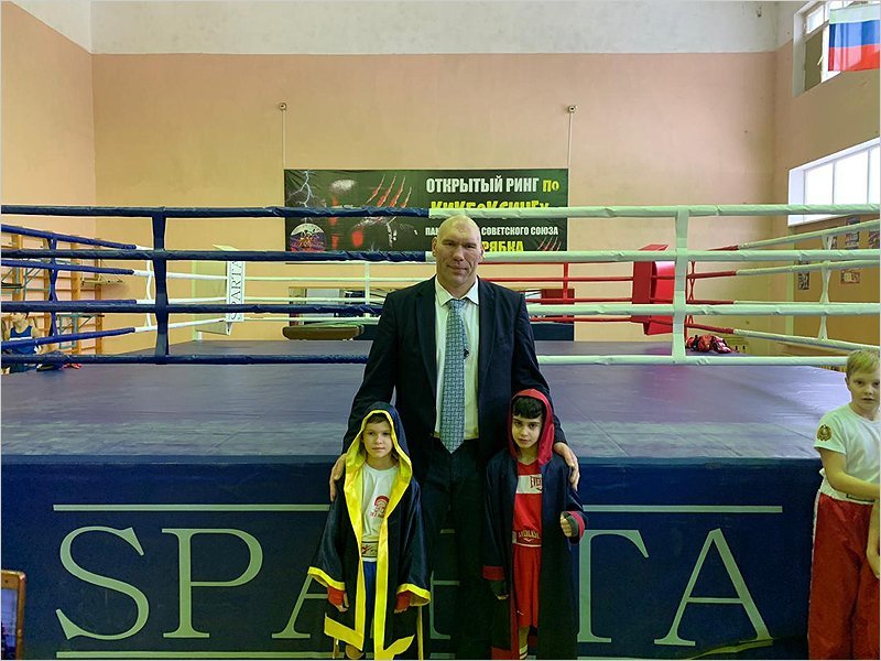 Дятьковский техникум получил олимпийский боксёрский ринг, в планах — открытие центра бокса