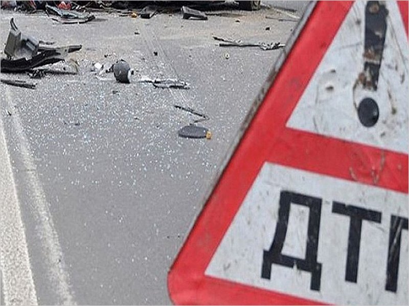 Женщина-водитель в аварии под Брянском сломала позвоночник
