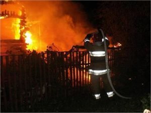 Жертвой ночного пожара в Брянске стал один человек