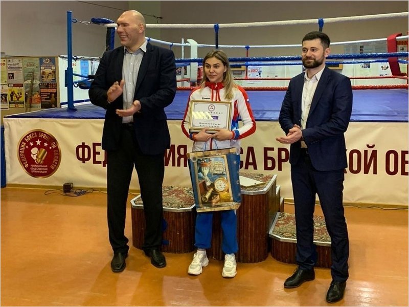 Елена Жиляева признана лучшим боксёром Брянской области
