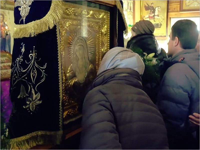 В Москву для борьбы с коронавирусом привезена Локотская икона Божьей матери «Умиление»