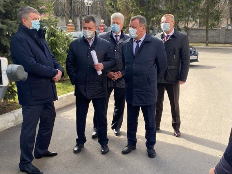 Брянский губернатор впервые появился на публике в маске