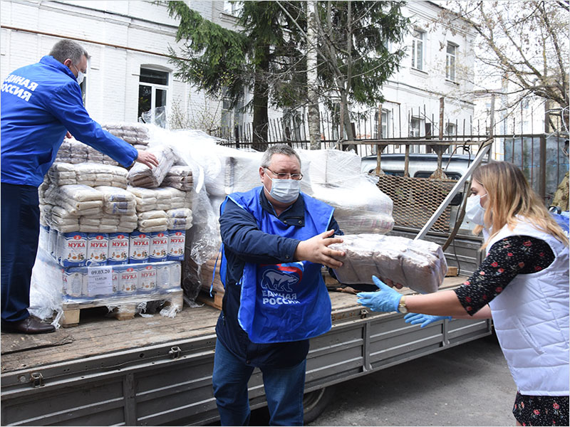 В брянский волонтёрский штаб «ЕР» поступило 3,5 тонны продуктов от депутата облдумы
