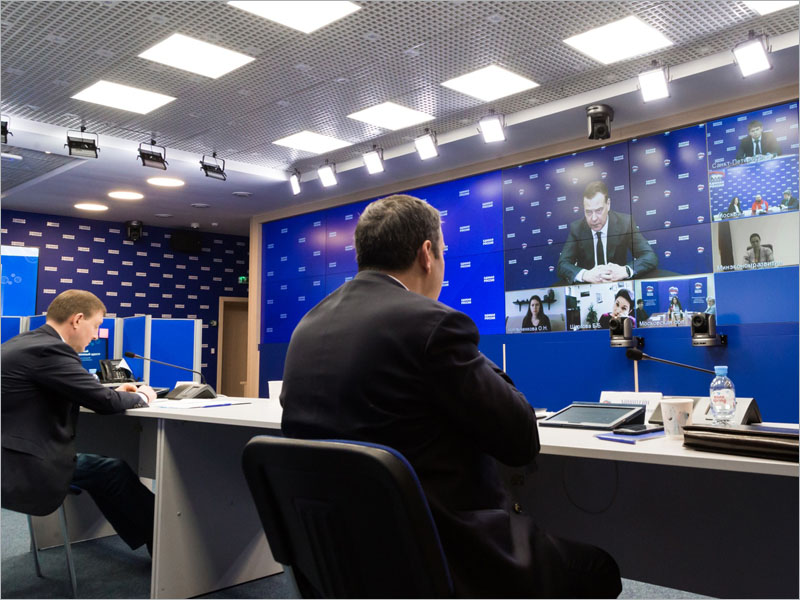 Дмитрий Медведев провёл онлайн-приём граждан — и намерен «периодически возвращаться» к этому формату
