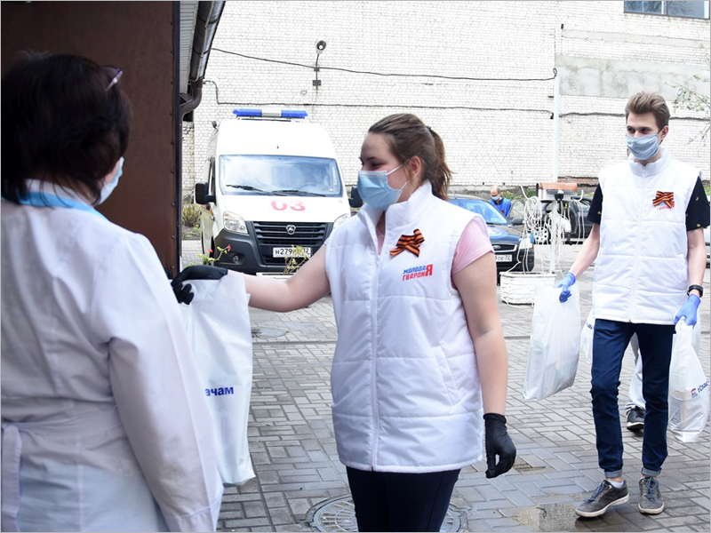 От волонтёрских центров за два месяца получили помощь более 1,5 млн. россиян