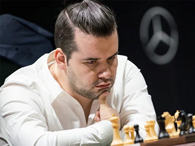 Гроссмейстер Ян Непомнящий одержал одну победу на старте онлайн-супертурнира