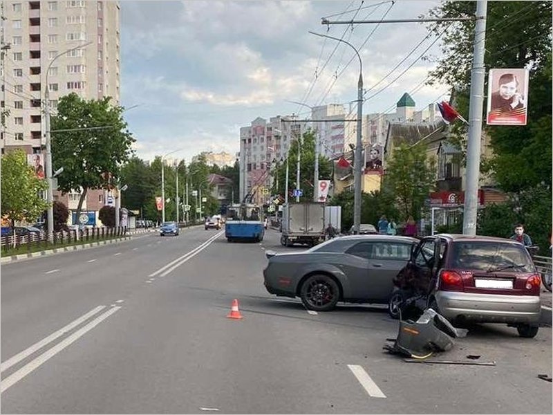 В аварии на улице Дуки женщина-водитель получила тяжёлые травмы