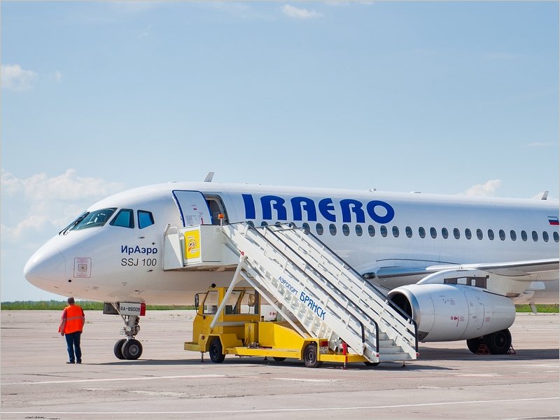 Авиакомпания «ИрАэро» переносит рейсы из Брянска в Крым