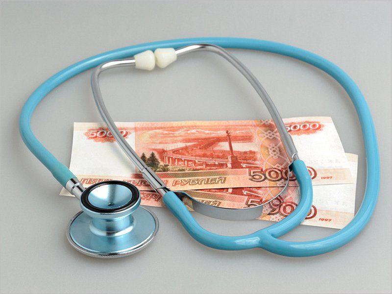 Президент России заявил о необходимости сохранить выплаты медикам до конца лета