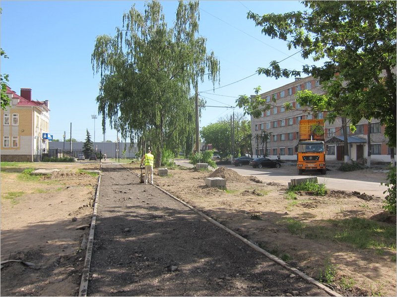 В Брянске ремонтируется дорога к новому стадиону «Десна»