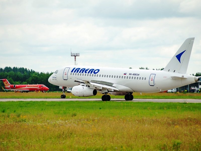 Из аэропорта «Брянск» впервые вылетели два рейса разных авиакомпаний по одному направлению