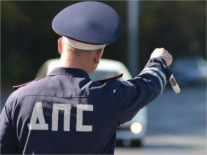 Брянские автоинспекторы «сдали» судебным приставам водителя, накопившего 80 штрафов ГИБДД