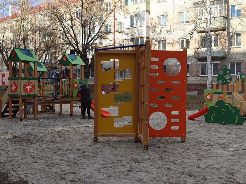 В Володарском районе Брянска обустроят три спортивных и одну детскую площадку