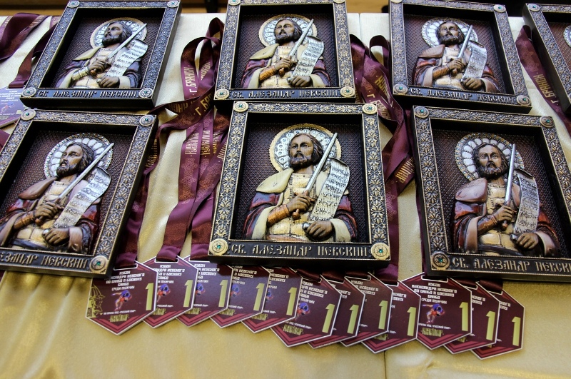 Победители брянского«Кубка Александра Невского» по самбо вместе с медалями будут получать иконы
