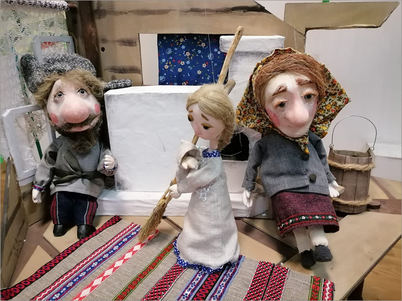 Спектакль брянского театра кукол «Снегурочка» обживает музейное пространство