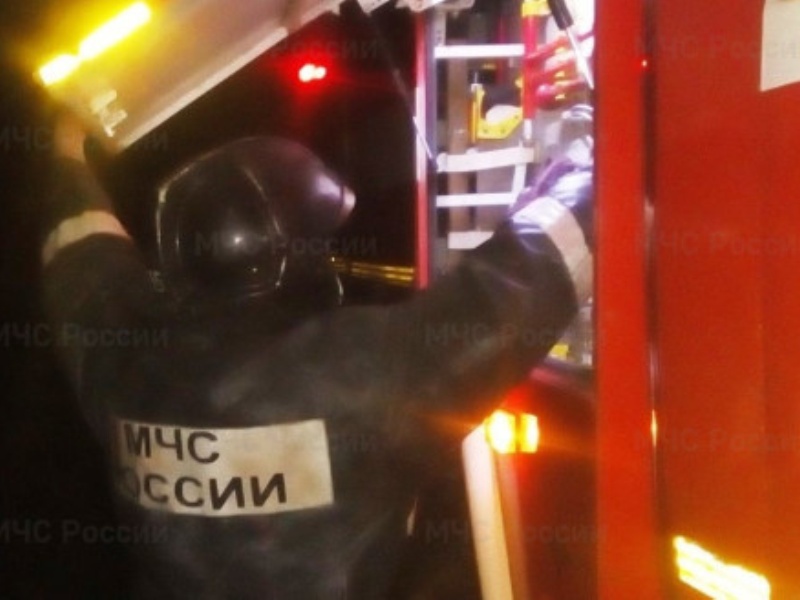 Белобережские пожарные в полночь тушили горящие сараи