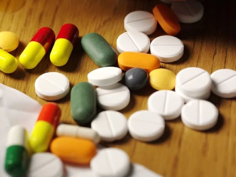 В Новозыбкове врачи откачали наглотавшуюся таблеток 19-летнюю девушку