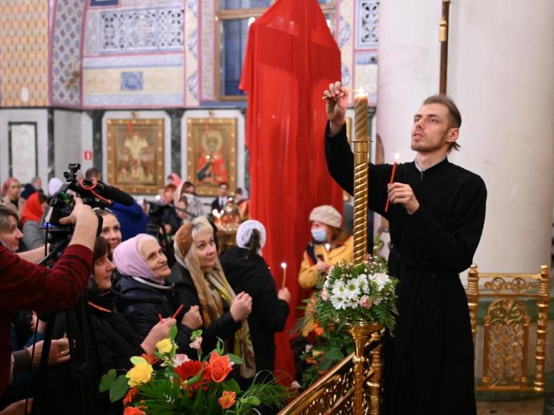 Традиция соблюдена: в пасхальную ночь в Брянск доставлена частица Благодатного огня