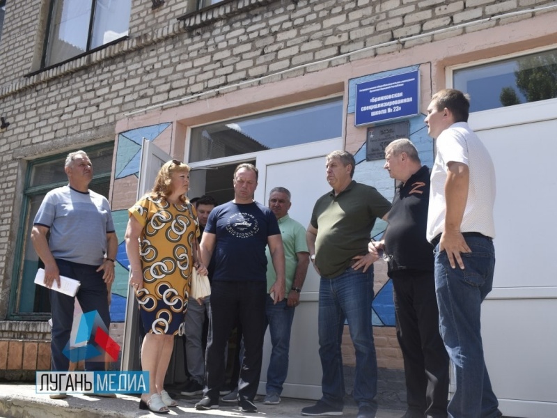 Брянский губернатор анонсировал ремонт в гимназии, двух школах и детском саду подшефного луганского райцентра Брянка
