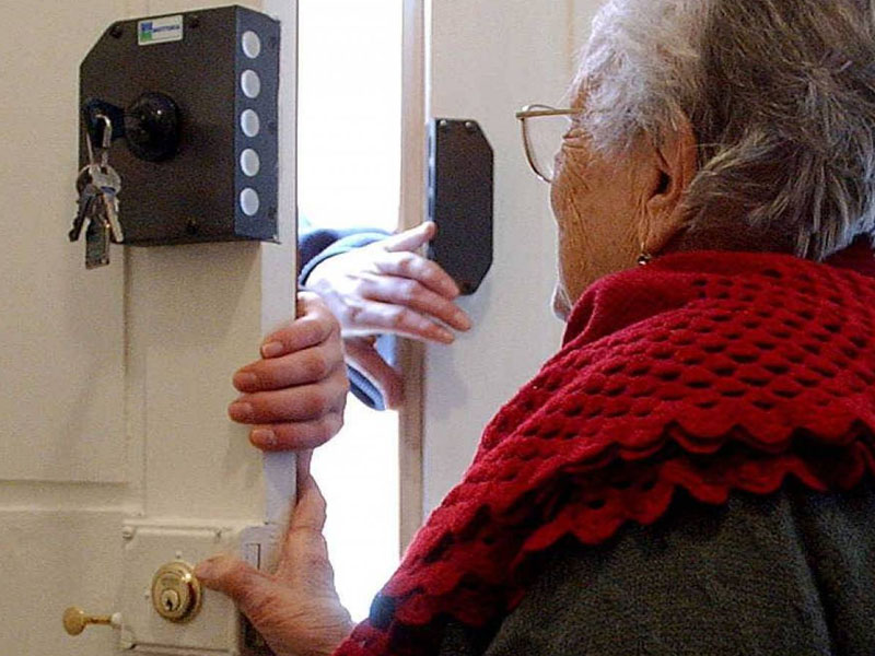 В Бежице три «медсестры»-уголовницы обокрали 91-летнюю старушку