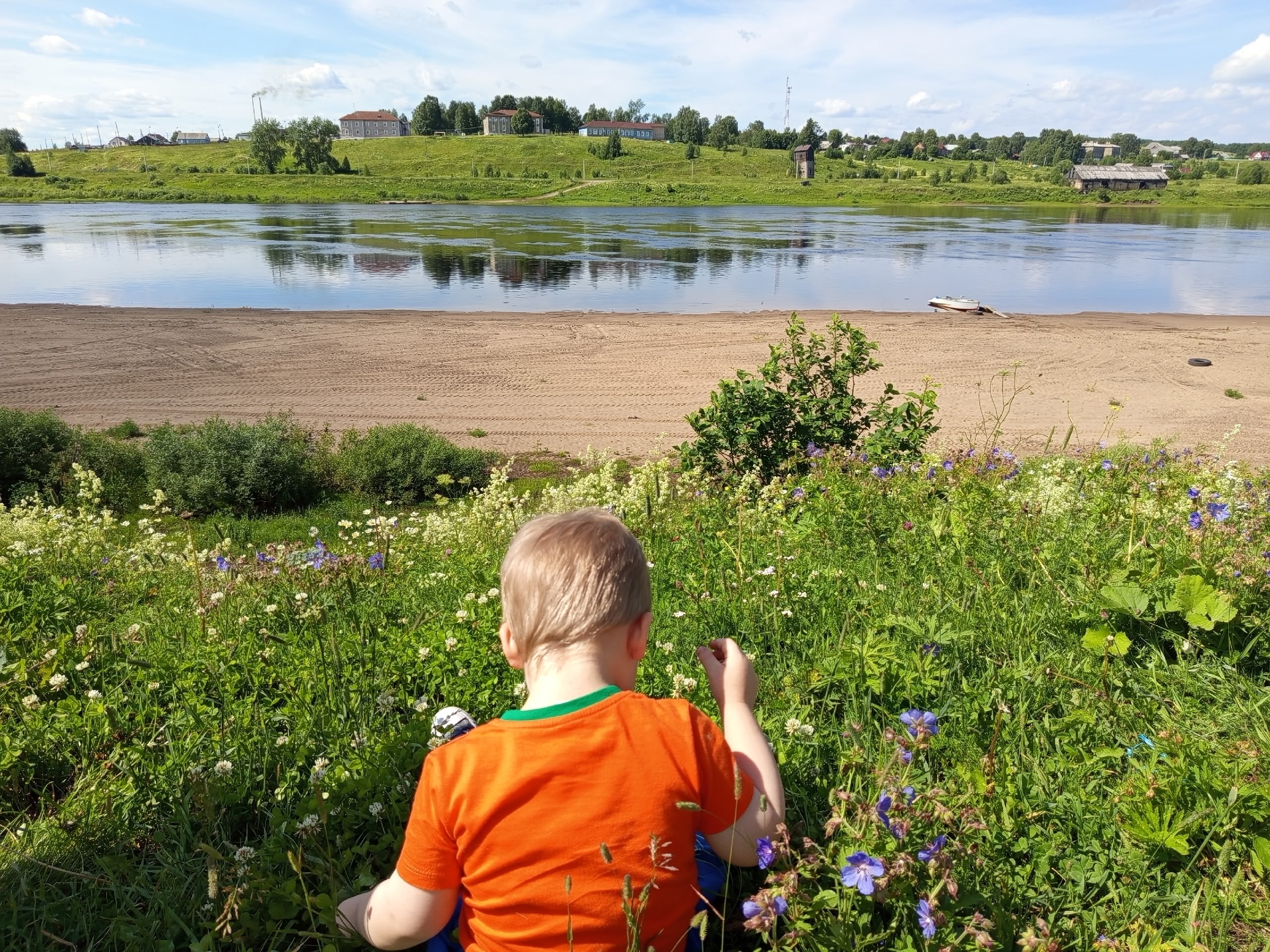 Дворец культуры Брянска приглашает детей на праздник косоворотки в парке Пушкинам