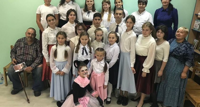Брянская поэтесса презентовала свою детскую книгу «Летучая кошка»