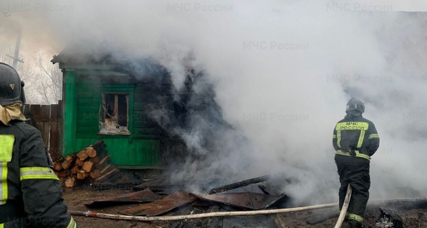Пожар под Новозыбковом: сгорел жилой дом, жертв нет