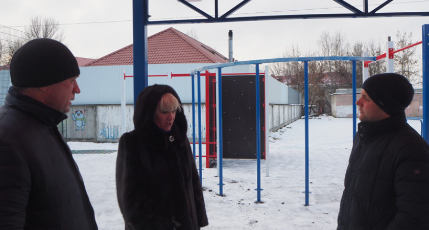 Спортплощадка у школы №42 в Брянске оправлена на весеннюю «пересдачу»