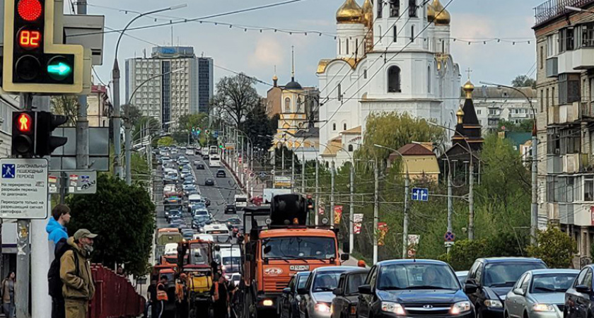 Перекрытие дорог в Брянске 26 апреля: на проспекте Ленина в час пик будут класть асфальт, на улице Дуки - проводить митинг