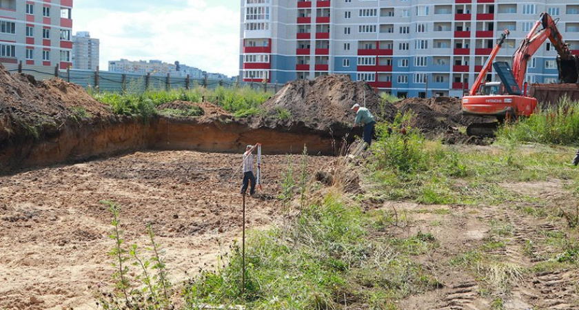 В Брянске к новой школе №71 дотянут дорогу по улице Горбатова