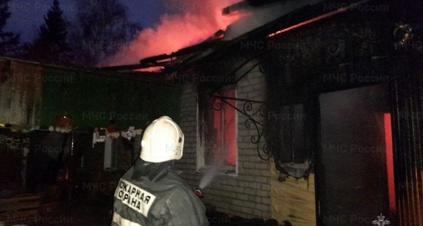 Пожар под Почепом: сгорел жилой дом, жертв нет