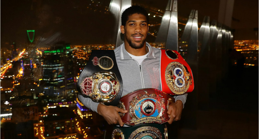 Энтони Джошуа говорит, что в 2021 году он встретится с бойцом Matchroom Александром Усиком, а не с Тайсоном Фьюри