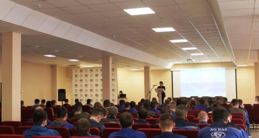 Руководство Брянского автозавода встретилось с рабочей молодёжью предприятия