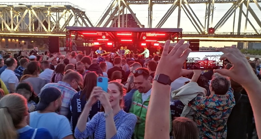 Moscow Cruise Fest начался с Сургановой, «Танцев минус» и «Биртмана»