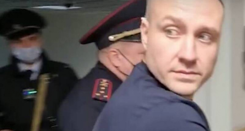 Лучшие из лучших: полицейский чин из брянского УБЭП, обвиняемый в мошенничестве, экстрадирован из Венгрии в Россию