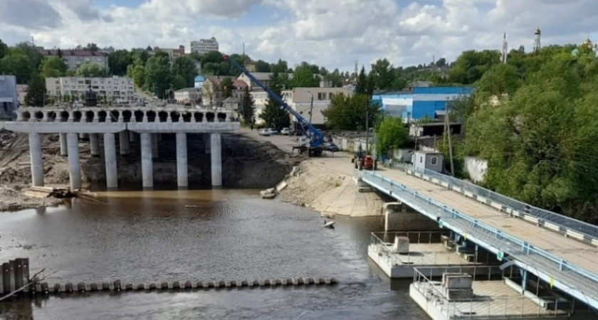 Продолжающийся паводок осложняет строительство моста через Десну в Брянске
