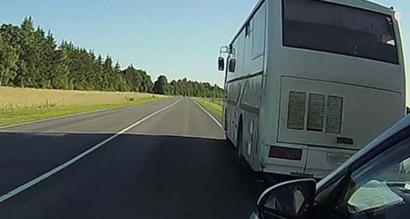 Под Трубчевском остановили «пьяный» автобус с рисковыми пассажирами