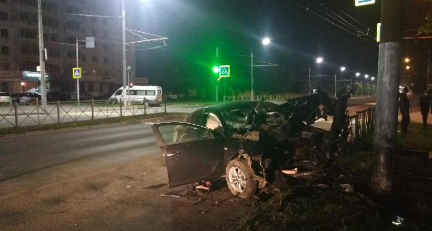 Неудачно покатался: пьяный 19-летний водитель протаранил столб напротив брянской городской ГИБДД