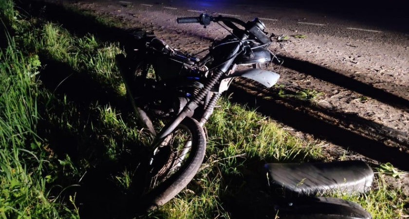 Под Почепом деревенский байкер заехал в Lada Vesta