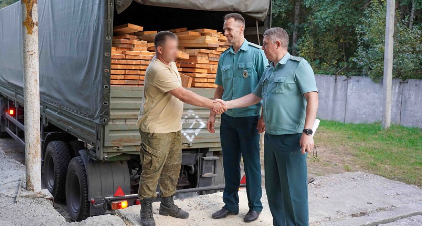 Брянские таможенники передали Минобороны РФ 70 кубометров конфискованных пиломатериалов