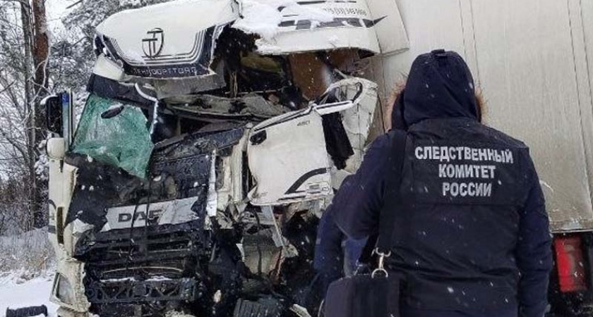 Брянские следователи возбудили дело по смертельному ДТП с автобусом и двумя большегрузами. За «оказание небезопасных услуг»