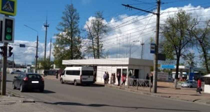 В Брянске на проспекте Московском Lada сбила 20-летнего парня, переходившего на «зеленый»