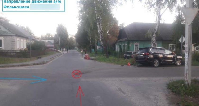 На перекрестке в Бежице «встретились» две иномарки, пожилая пассажирка с кровоизлиянием в больнице