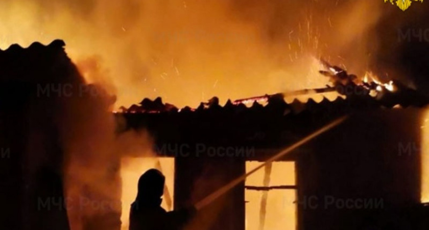 В селе Клинцовского района в ночном пожаре погиб 51-летний мужчина