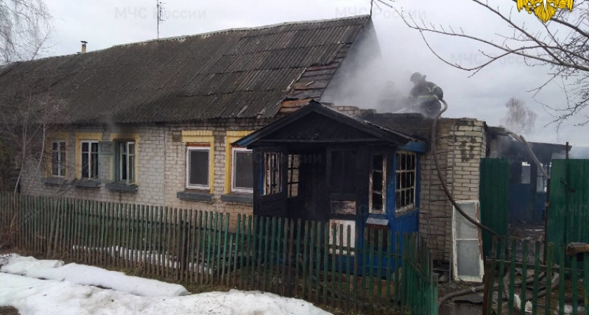 В пожаре в частном доме в Брянске погибла 58-летняя женщина