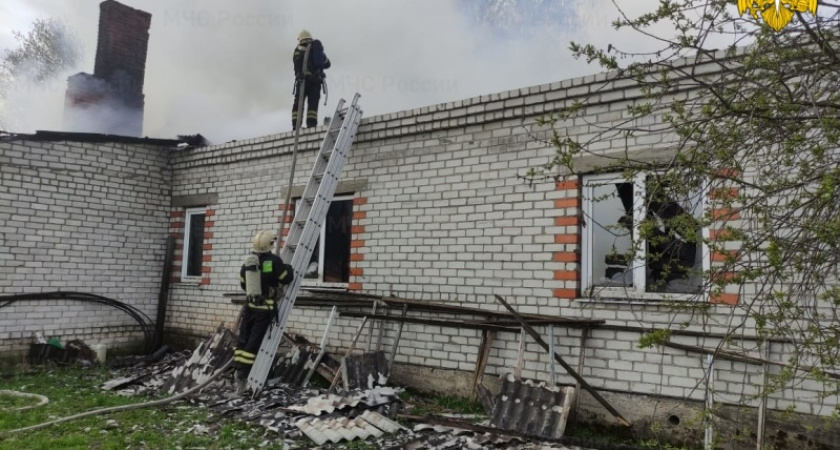 В пригороде Брянска в утреннем пожаре погиб мужчина