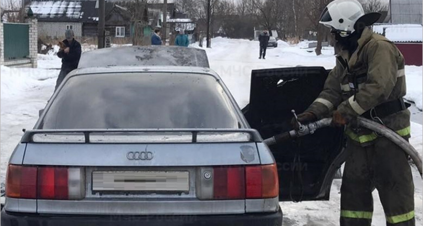 В Унече выгорел легковой автомобиль
